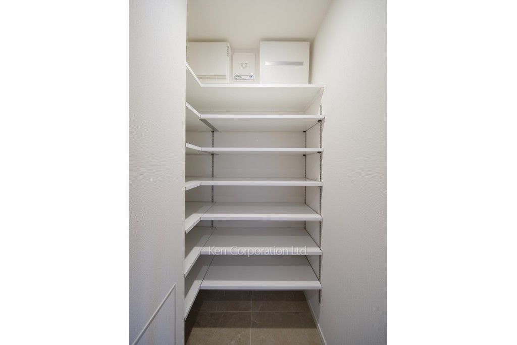 リビオレジデンス西麻布の写真 シューズインクローゼット ※21階の同じ間取タイプを撮影。仕様が異なることがあります。