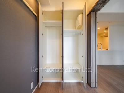 レフィールオーブ代々木の写真 クローゼット ※12階の同じ間取タイプを撮影。仕様が異なることがあります。