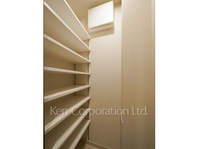 LEGASIS Daikanyamaの写真 シューズインクローゼット