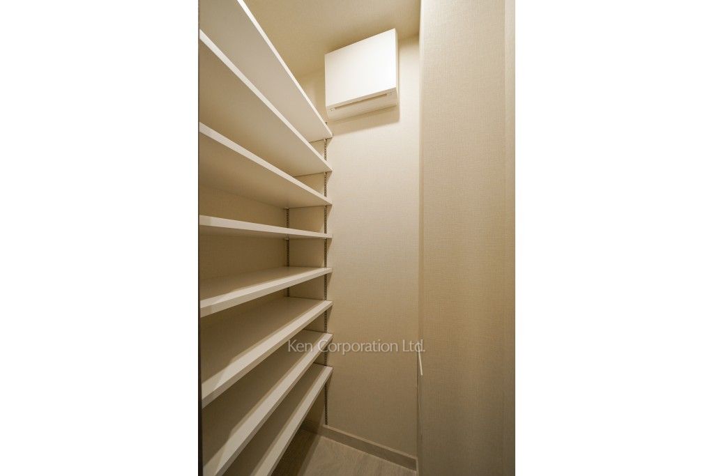 LEGASIS Daikanyamaの写真 シューズインクローゼット