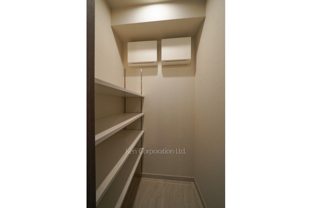 LEGASIS Daikanyamaの写真 シューズインクローゼット