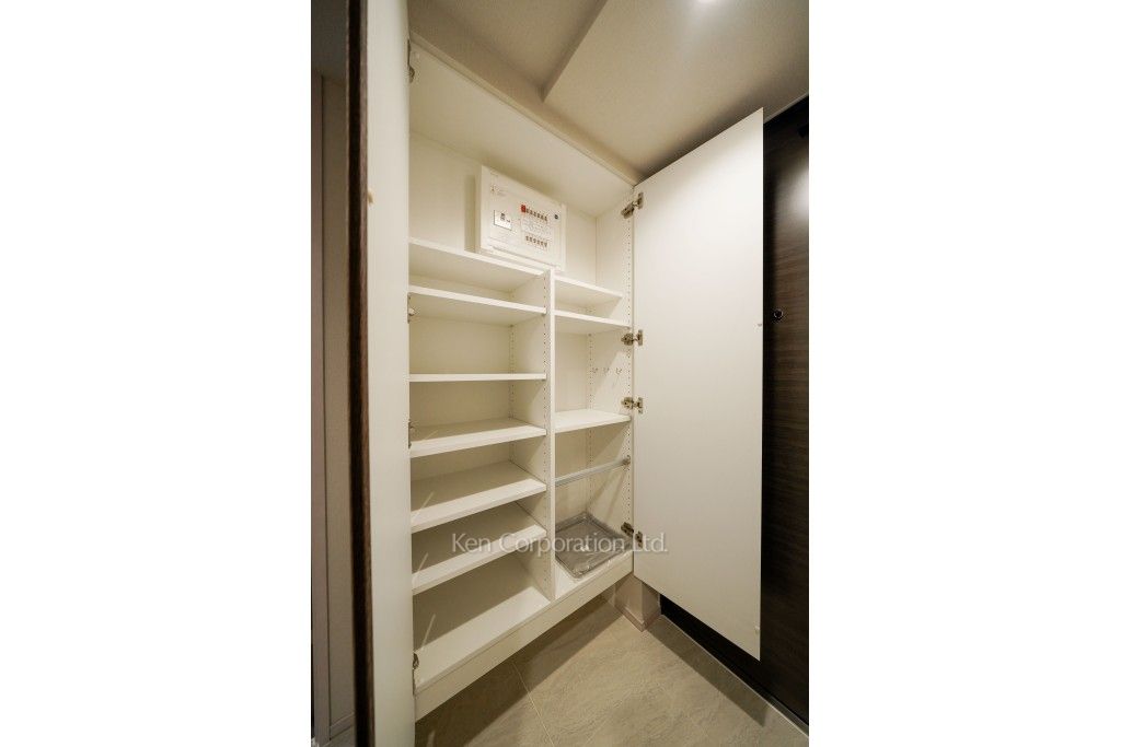 ザ・パークハビオ人形町レジデンスの写真 シューズクローゼット ※9階の同じ間取タイプを撮影。仕様が異なることがあります。