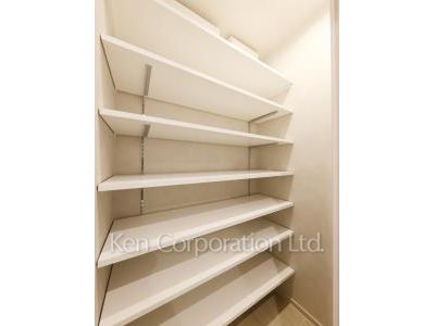 青朋レジデンスの写真 シューズインクローゼット ※13階の同じ間取タイプを撮影。仕様が異なることがあります。