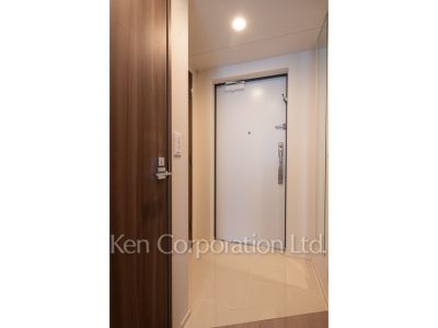 コンフォリア東新宿の写真 玄関 ※写真・画像は実際と異なる場合がございます。部屋写真は同一タイプのものです。（ただし、画像中にタイプ名の記載がある場合はその記載内容を優先します。）