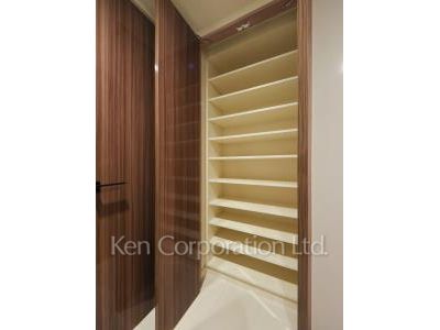 レガシス中目黒の写真 シューズインクローゼット ※7階の同じ間取タイプを撮影。仕様が異なることがあります。