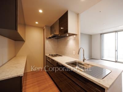 レガシス中目黒の写真 キッチン ※13階の同じ間取タイプを撮影。仕様が異なることがあります。