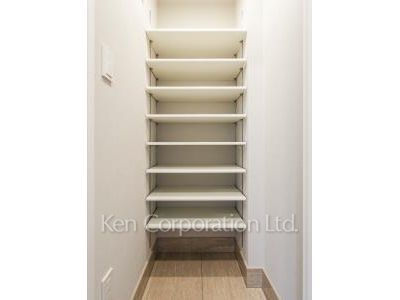 GRAN PASEO 西麻布Ⅱの写真 シューズインクローゼット ※9階の同じ間取タイプを撮影。仕様が異なることがあります。