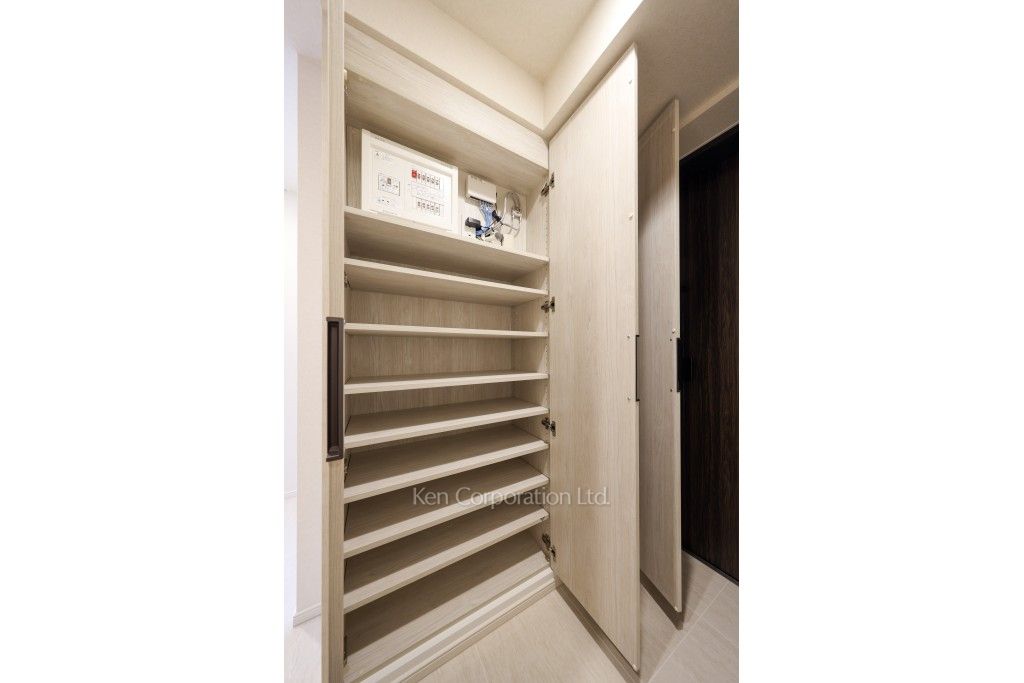 パークアクシス元麻布の写真 シューズクローゼット ※3階の同じ間取タイプを撮影。仕様が異なることがあります。