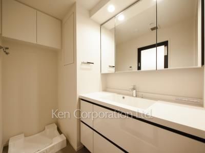 パークアクシスプレミア南青山五丁目の写真 パウダールーム ※2階の同じ間取タイプを撮影。仕様が異なることがあります。