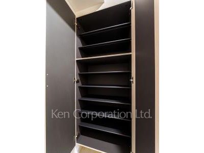 ルミシティ月島の写真 シューズクローゼット ※2階の同じ間取タイプを撮影。仕様が異なることがあります。