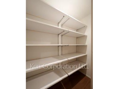 デュークハウス目黒の写真 シューズインクローゼット ※3階の同じ間取タイプを撮影。仕様が異なることがあります。