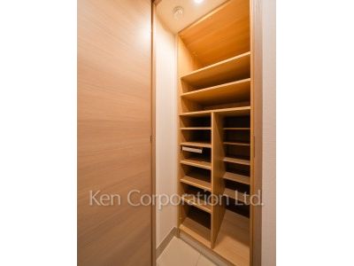 Brillia Tower 代々木公園 CLASSYの写真 シューズインクローゼット
