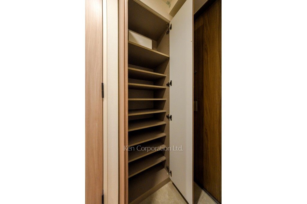 パークアクシスプレミア南青山五丁目の写真 シューズクローゼット ※3階の同じ間取タイプを撮影。仕様が異なることがあります。