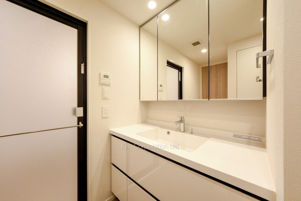 パークアクシスプレミア南青山五丁目の写真 パウダールーム ※3階の同じ間取タイプを撮影。仕様が異なることがあります。