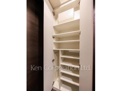 The glow Mitaの写真 シューズクローゼット ※12階の同じ間取タイプを撮影。仕様が異なることがあります。