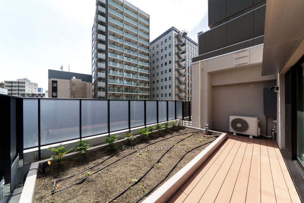 THE AKASAKA RESIDENCE S.O.A The spirit of akasakaの写真 ルーフバルコニー ウッドデッキ