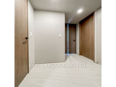玄関 ※写真・画像は実際と異なる場合がございます。部屋写真は同一タイプのものです。（ただし、画像中にタイプ名の記載がある場合はその記載内容を優先します。）