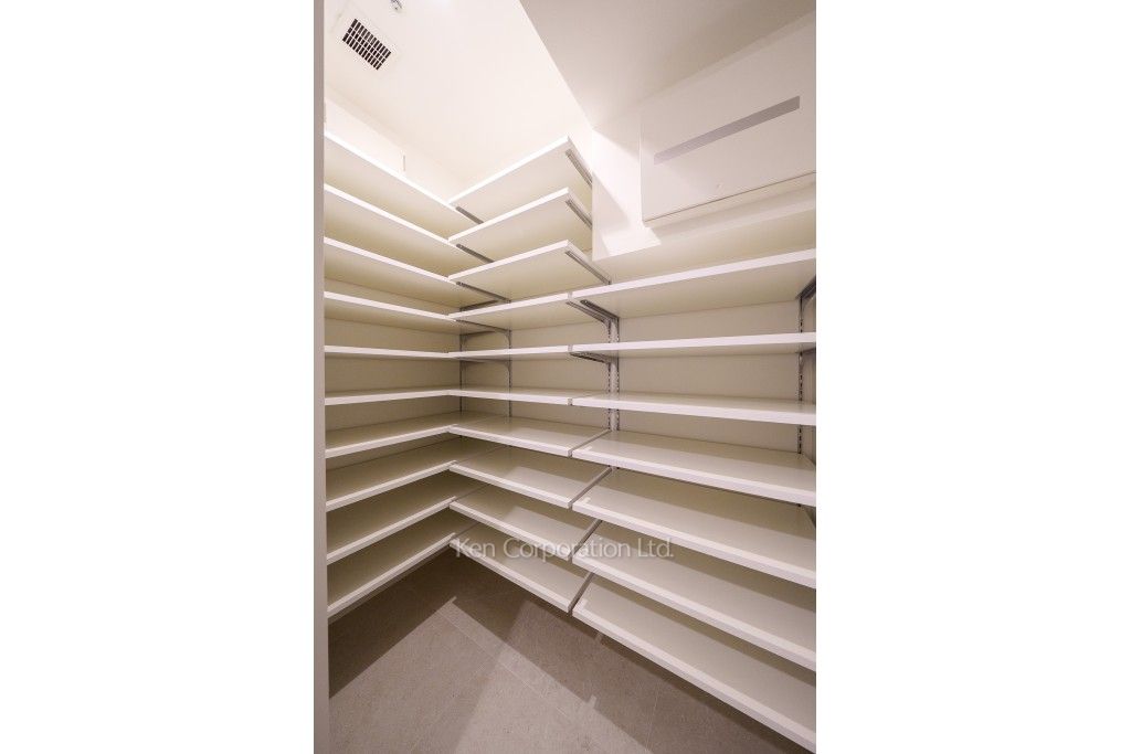 WORLD TOWER RESIDENCEの写真 シューズインクローゼット