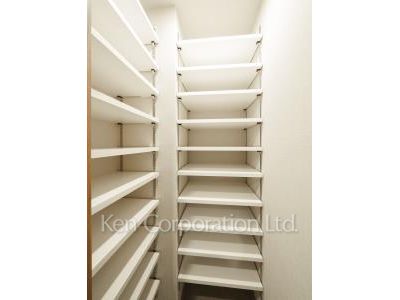 ジオエント白金台の写真 シューズインクローゼット ※6階の同じ間取タイプを撮影。仕様が異なることがあります。