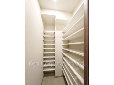 ジオエント白金台の写真 シューズインクローゼット ※12階の同じ間取タイプを撮影。仕様が異なることがあります。