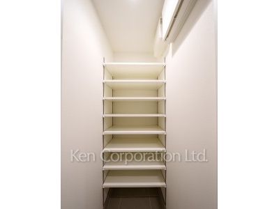 イプセ白金の写真 シューズインクローゼット ※3階の同じ間取タイプを撮影。仕様が異なることがあります。