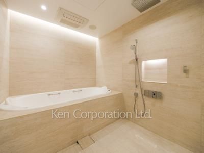 バスルーム ※3階の同じ間取タイプを撮影。仕様が異なることがあります。