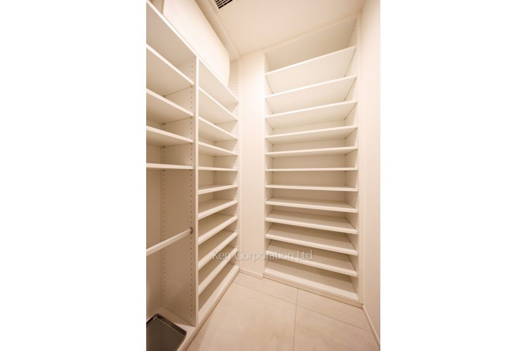 パークコート北青山の写真 シューズインクローゼット