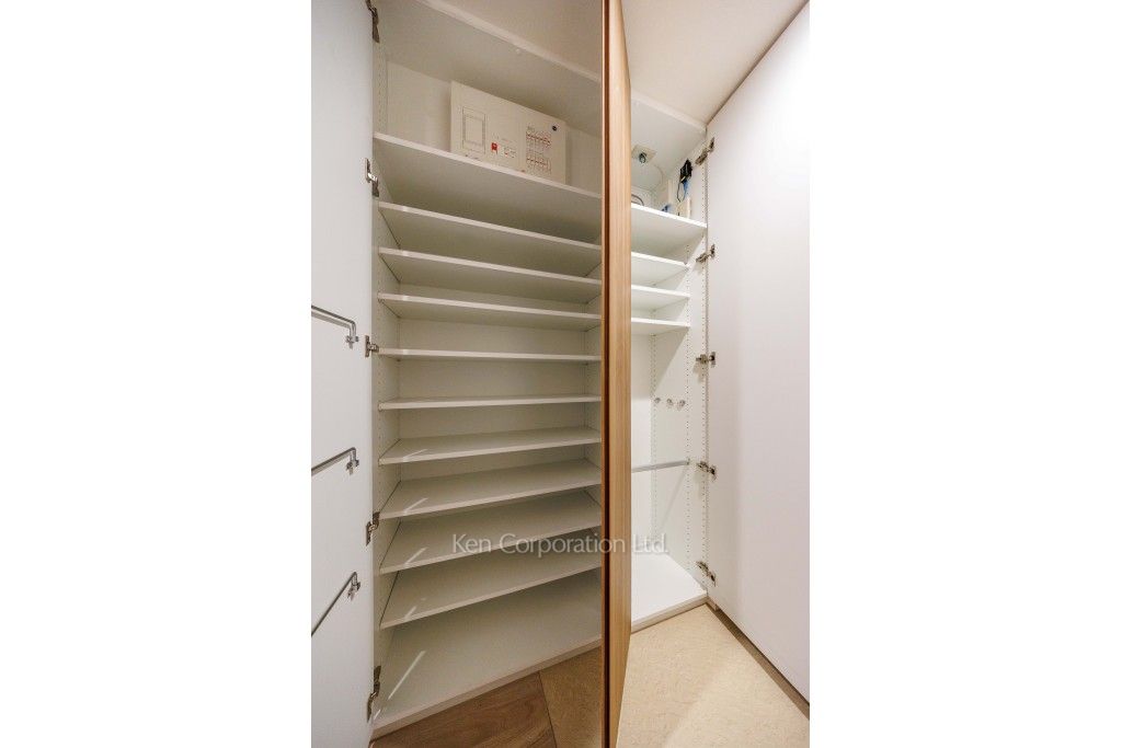 HARUMI FLAG PORT VILLAGEの写真 シューズクローゼット ※3階の同じ間取タイプを撮影。仕様が異なることがあります。