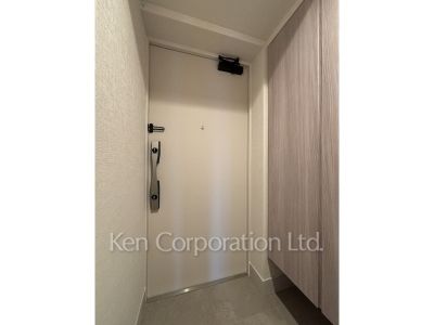 玄関 ※写真・画像は実際と異なる場合がございます。部屋写真は同一タイプのものです。（ただし、画像中にタイプ名の記載がある場合はその記載内容を優先します。）