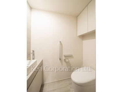 トイレ※画像は同タイプの1024号室（SAタイプ・スノーグレージュ）です。階数・カラータイプが異なる場合があります。 ※10階の同じ間取タイプを撮影。仕様が異なることがあります。