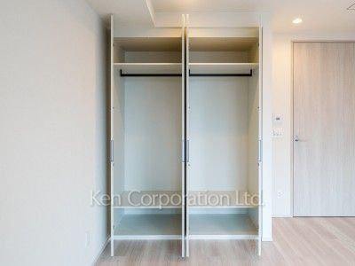 クローゼット※画像は同タイプの1024号室（SAタイプ・スノーグレージュ）です。階数・カラータイプが異なる場合があります。 ※10階の同じ間取タイプを撮影。仕様が異なることがあります。