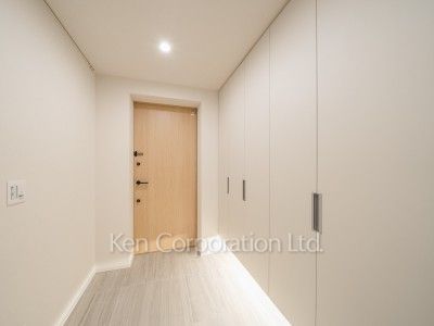 玄関※画像は同タイプの1024号室（SAタイプ・スノーグレージュ）です。階数・カラータイプが異なる場合があります。 ※10階の同じ間取タイプを撮影。仕様が異なることがあります。