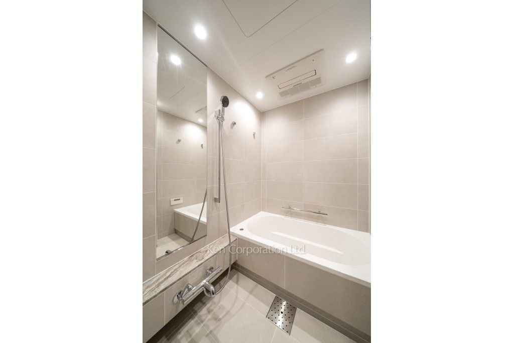 TAKANAWA GATEWAY CITY RESIDENCEの写真 バスルーム※画像は同タイプの1024号室（SAタイプ・スノーグレージュ）です。階数・カラータイプが異なる場合があります。 ※10階の同じ間取タイプを撮影。仕様が異なることがあります。