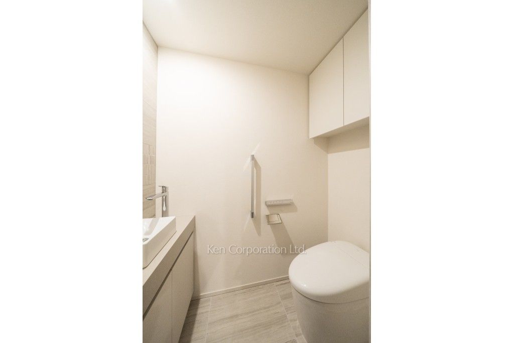 TAKANAWA GATEWAY CITY RESIDENCEの写真 トイレ※画像は同タイプの1024号室（SAタイプ・スノーグレージュ）です。階数・カラータイプが異なる場合があります。 ※10階の同じ間取タイプを撮影。仕様が異なることがあります。