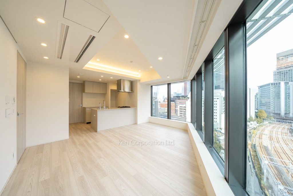 TAKANAWA GATEWAY CITY RESIDENCEの写真 リビングダイニングキッチン※画像は同タイプの1024号室（SAタイプ・スノーグレージュ）です。階数・カラータイプが異なる場合があります。※画像では、冷蔵庫が未設置ですが、今後設置されます。 ※10階の同じ間取タイプを撮影。仕様が異なることがあります。