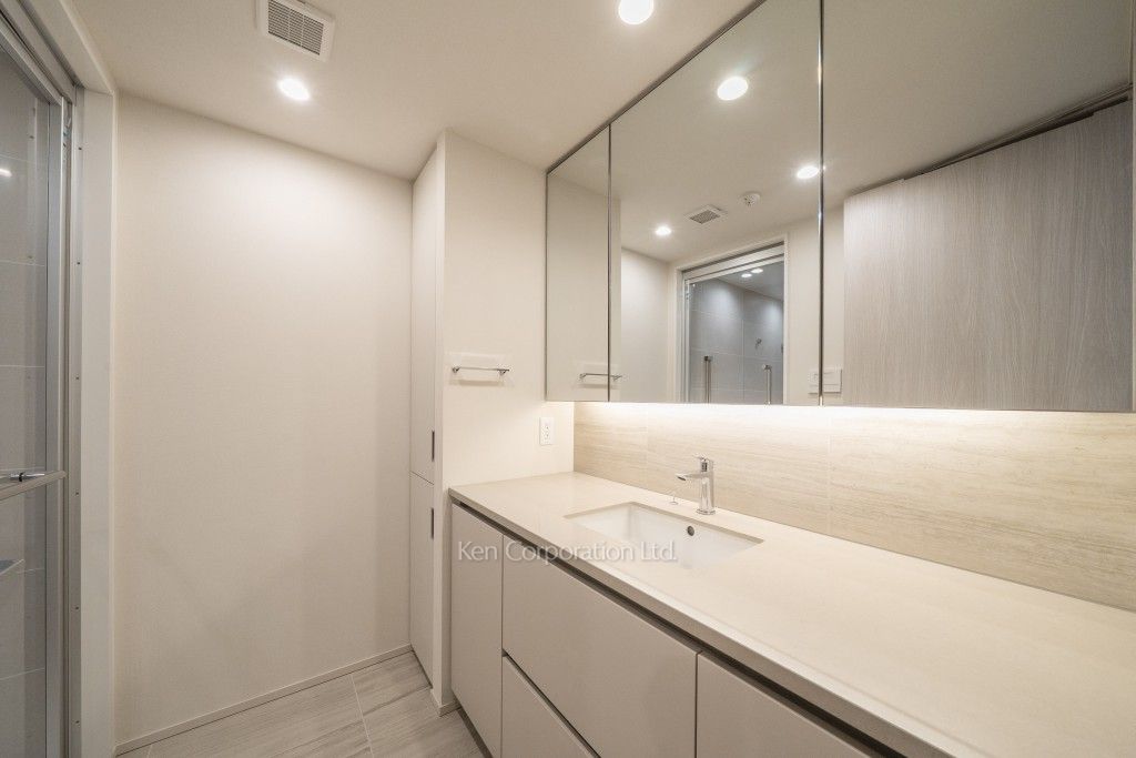 TAKANAWA GATEWAY CITY RESIDENCEの写真 パウダールーム※画像は同タイプの1024号室（SAタイプ・スノーグレージュ）です。階数・カラータイプが異なる場合があります。 ※10階の同じ間取タイプを撮影。仕様が異なることがあります。