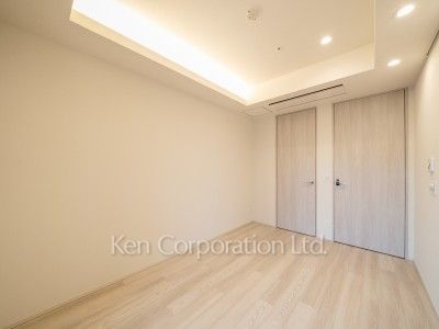 TAKANAWA GATEWAY CITY RESIDENCEの写真 マスターベッドルーム※画像は同タイプの1023号室（SBタイプ・スノーグレージュ）です。階数・カラータイプが異なる場合があります。 ※10階の同じ間取タイプを撮影。仕様が異なることがあります。