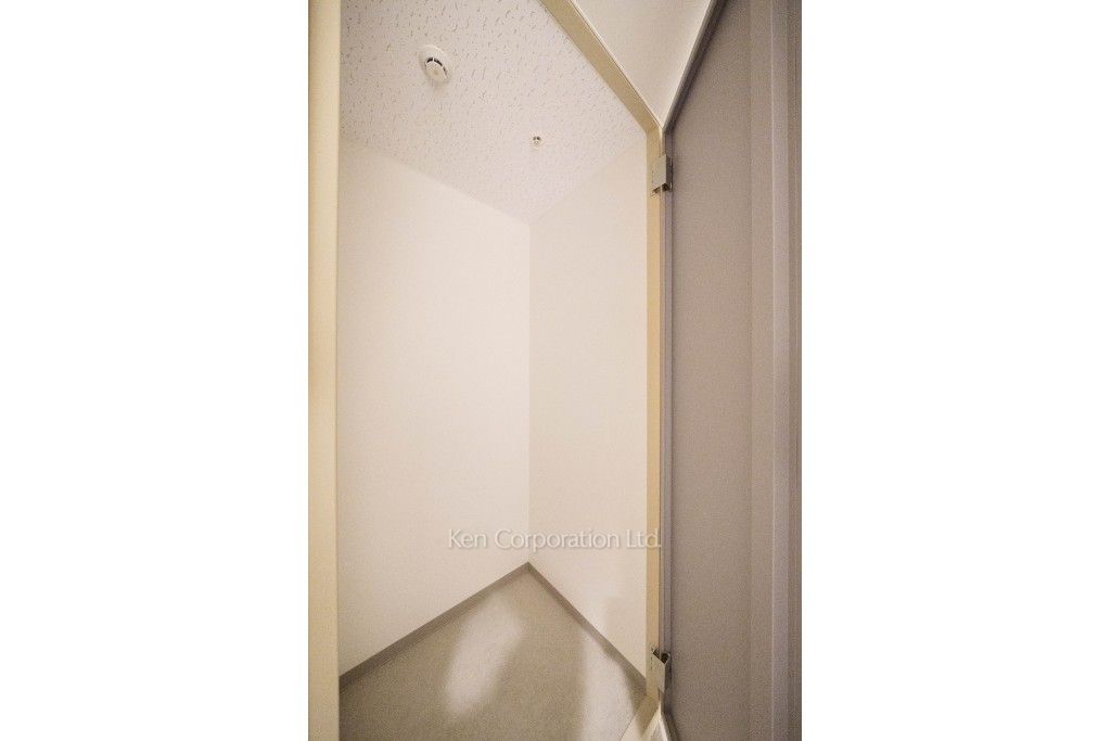 TAKANAWA GATEWAY CITY RESIDENCEの写真 デリバリートランクルーム※画像は同タイプの1023号室（SBタイプ・スノーグレージュ）です。階数・カラータイプが異なる場合があります。 ※10階の同じ間取タイプを撮影。仕様が異なることがあります。