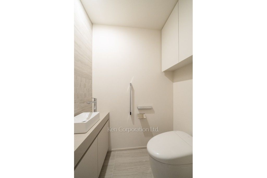 TAKANAWA GATEWAY CITY RESIDENCEの写真 トイレ※画像は同タイプの1023号室（SBタイプ・スノーグレージュ）です。階数・カラータイプが異なる場合があります。 ※10階の同じ間取タイプを撮影。仕様が異なることがあります。