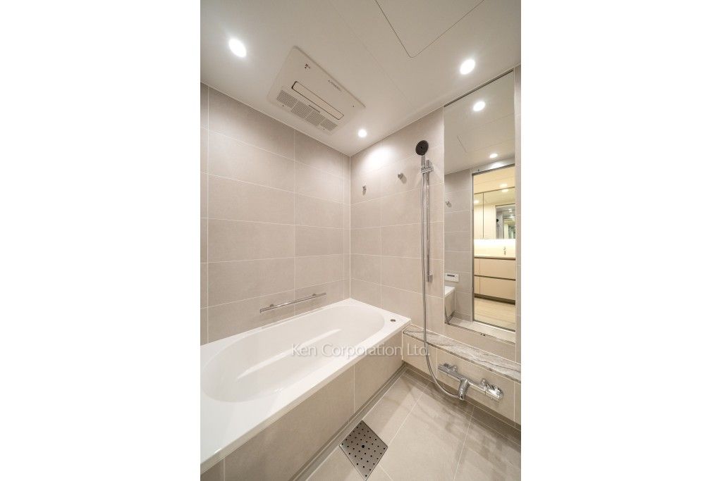 TAKANAWA GATEWAY CITY RESIDENCEの写真 バスルーム※画像は同タイプの1023号室（SBタイプ・スノーグレージュ）です。階数・カラータイプが異なる場合があります。 ※10階の同じ間取タイプを撮影。仕様が異なることがあります。