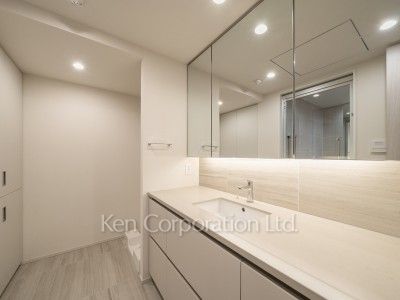 TAKANAWA GATEWAY CITY RESIDENCEの写真 パウダールーム※画像は1023号室（SBタイプ・スノーグレージュ）です。※画像では、洗濯乾燥機が未設置ですが、今後設置されます。