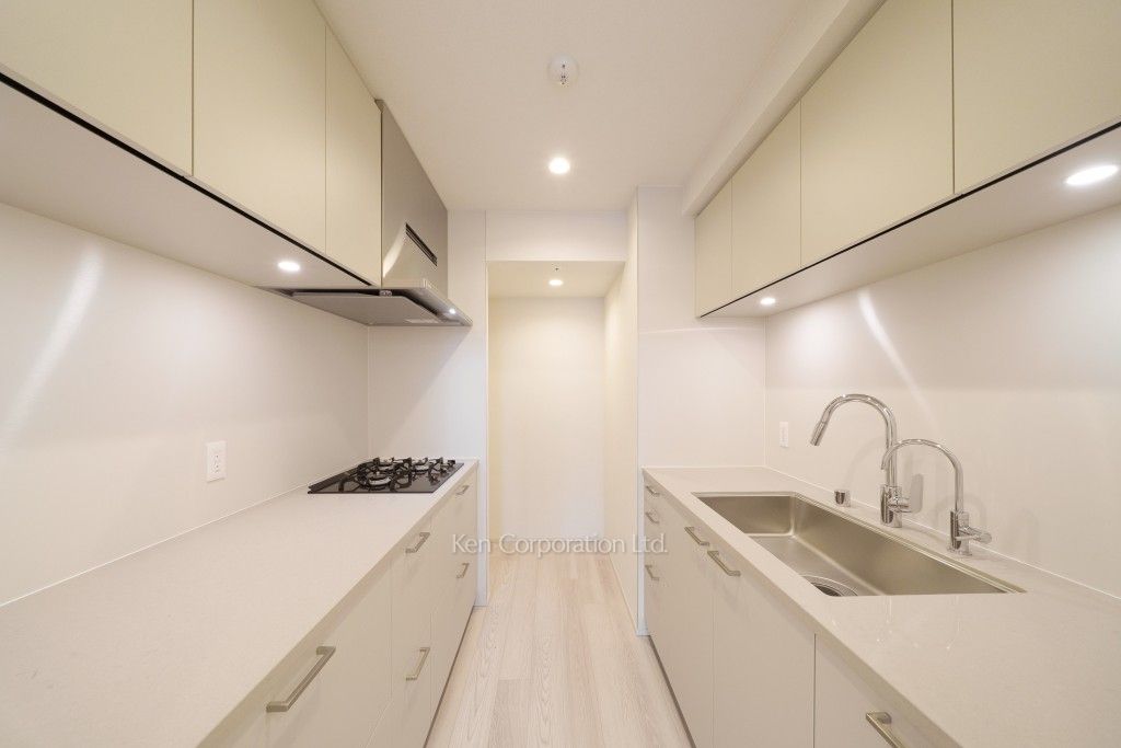 TAKANAWA GATEWAY CITY RESIDENCEの写真 キッチン※画像は同タイプの1023号室（SBタイプ・スノーグレージュ）です。階数・カラータイプが異なる場合があります。※画像では、冷蔵庫が未設置ですが、今後設置されます。 ※10階の同じ間取タイプを撮影。仕様が異なることがあります。