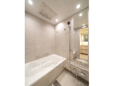 バスルーム※画像は同タイプの1022号室（SCタイプ・スノーグレージュ）です。階数・カラータイプが異なる場合があります。 ※10階の同じ間取タイプを撮影。仕様が異なることがあります。