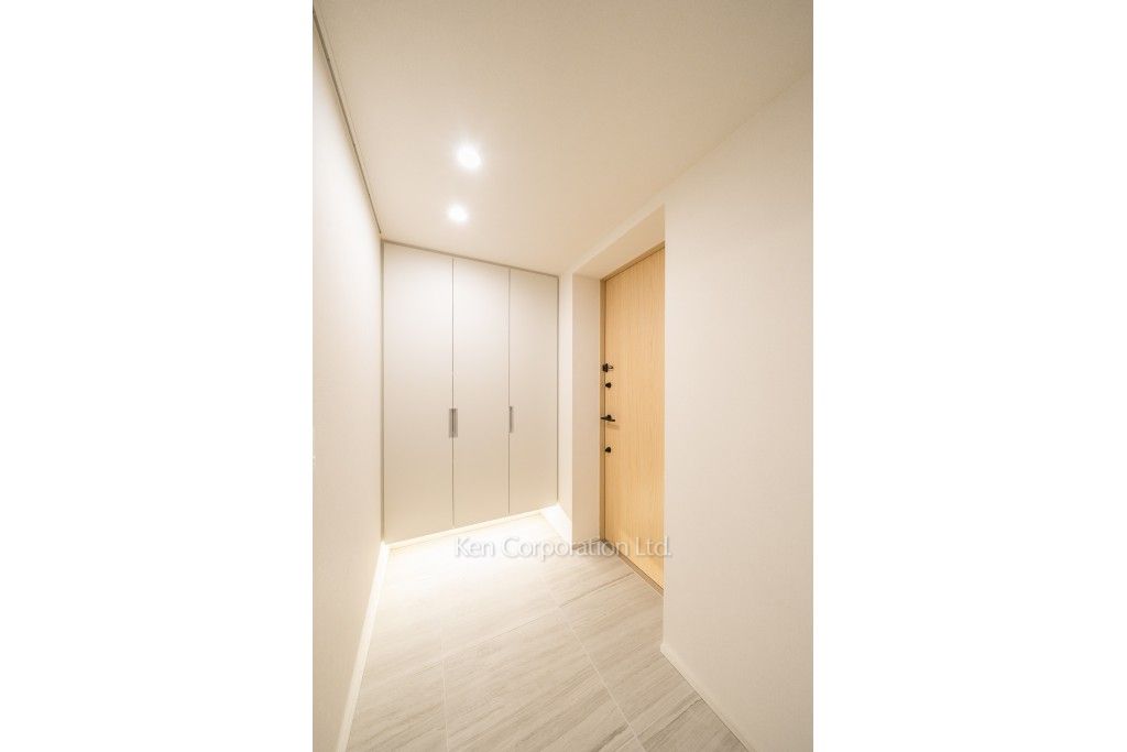 TAKANAWA GATEWAY CITY RESIDENCEの写真 玄関※画像は同タイプの1022号室（SCタイプ・スノーグレージュ）です。階数・カラータイプが異なる場合があります。 ※10階の同じ間取タイプを撮影。仕様が異なることがあります。