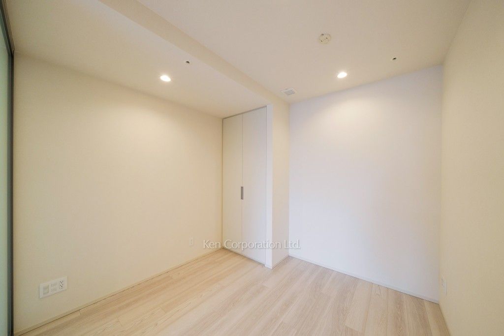 TAKANAWA GATEWAY CITY RESIDENCEの写真 ベッドルーム※画像は同タイプの1022号室（SCタイプ・スノーグレージュ）です。階数・カラータイプが異なる場合があります。 ※10階の同じ間取タイプを撮影。仕様が異なることがあります。