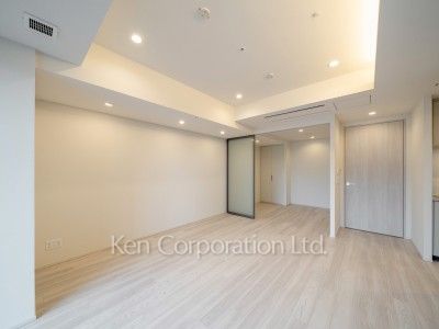 TAKANAWA GATEWAY CITY RESIDENCEの写真 リビングダイニング※画像は同タイプの1022号室（SCタイプ・スノーグレージュ）です。階数・カラータイプが異なる場合があります。 ※10階の同じ間取タイプを撮影。仕様が異なることがあります。