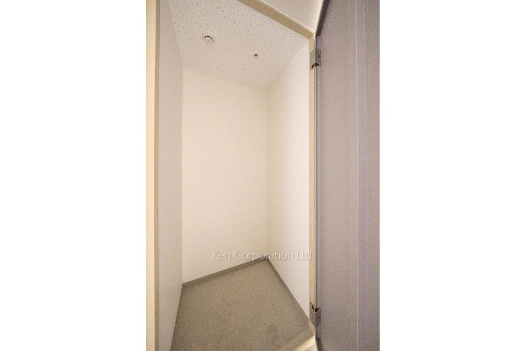 TAKANAWA GATEWAY CITY RESIDENCEの写真 デリバリートランクルーム※画像は同タイプの1022号室（SCタイプ・スノーグレージュ）です。階数・カラータイプが異なる場合があります。 ※10階の同じ間取タイプを撮影。仕様が異なることがあります。