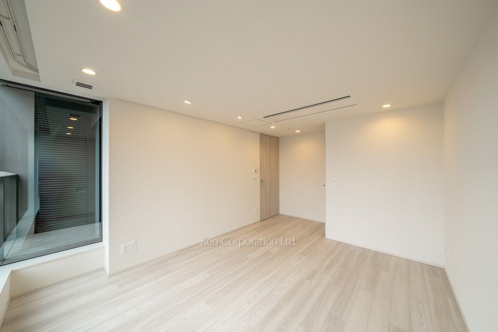 TAKANAWA GATEWAY CITY RESIDENCEの写真 マスターベッドルーム※画像は同タイプの1022号室（SCタイプ・スノーグレージュ）です。階数・カラータイプが異なる場合があります。 ※10階の同じ間取タイプを撮影。仕様が異なることがあります。