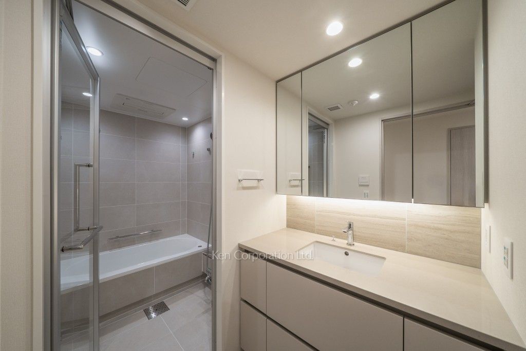 TAKANAWA GATEWAY CITY RESIDENCEの写真 パウダールーム※画像は同タイプの1021号室（SDタイプ・スノーグレージュ）です。階数・カラータイプが異なる場合があります。 ※10階の同じ間取タイプを撮影。仕様が異なることがあります。