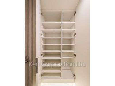 シューズクローゼット※画像は1012号室（SMタイプ・スノーグレージュ）です。